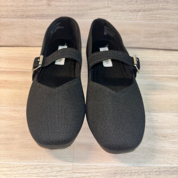 Steve Madden Richmond Black Flats with Buckle - Picture 1 of 11